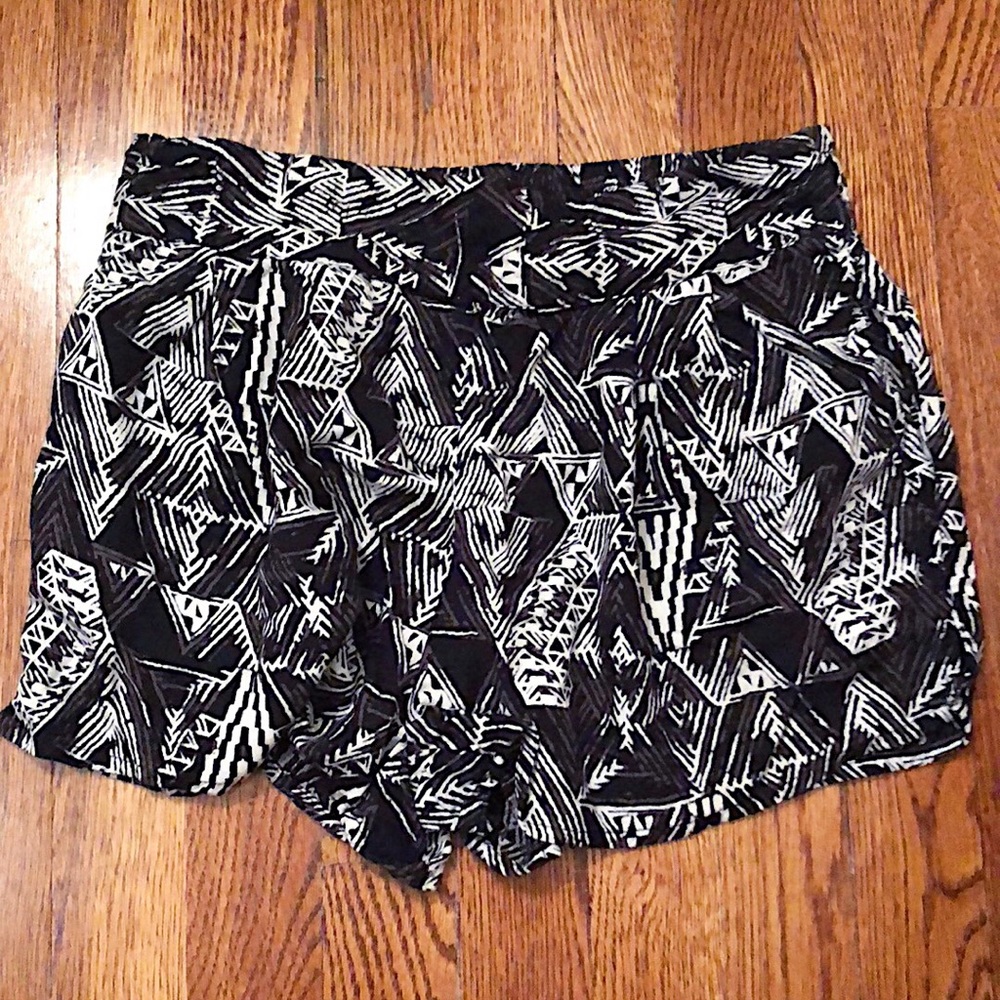 Ecoté Flowy Shorts